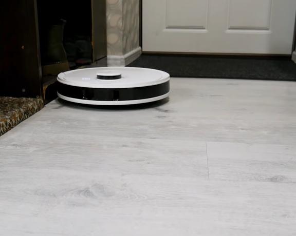 Ecovacs Deebot Ozmo N8 Pro: робот