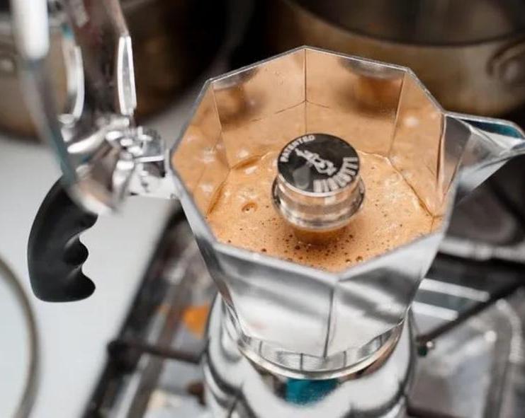 Гейзерные кофеварки: чем отличаются и как в них получить вкусный кофе