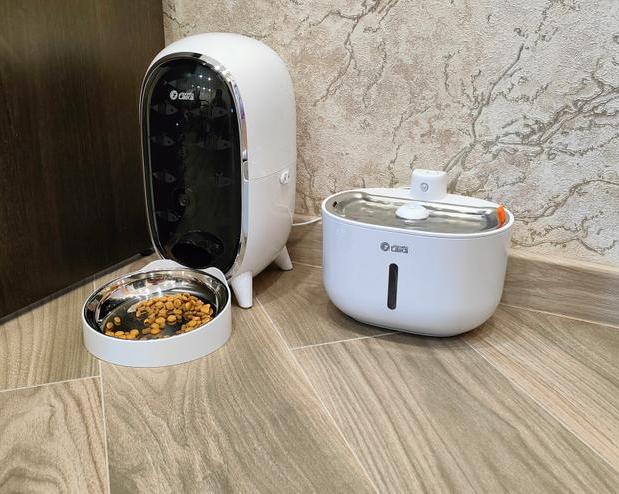 All inclusive: обзор автоматических поилки и кормушки Planeta Laika